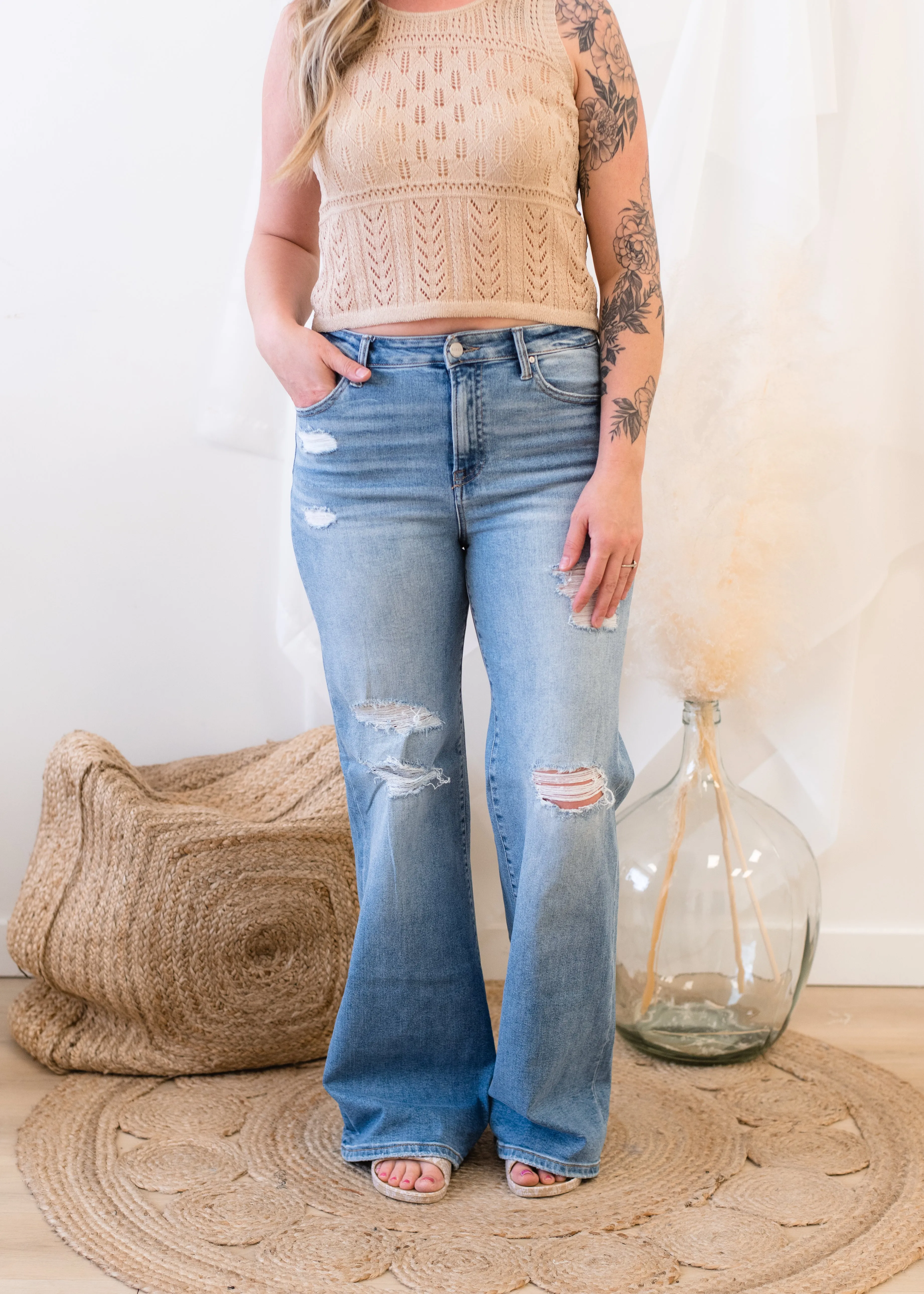 The Leon Wide-Leg Jeans: Stylish and Comfortable Fit